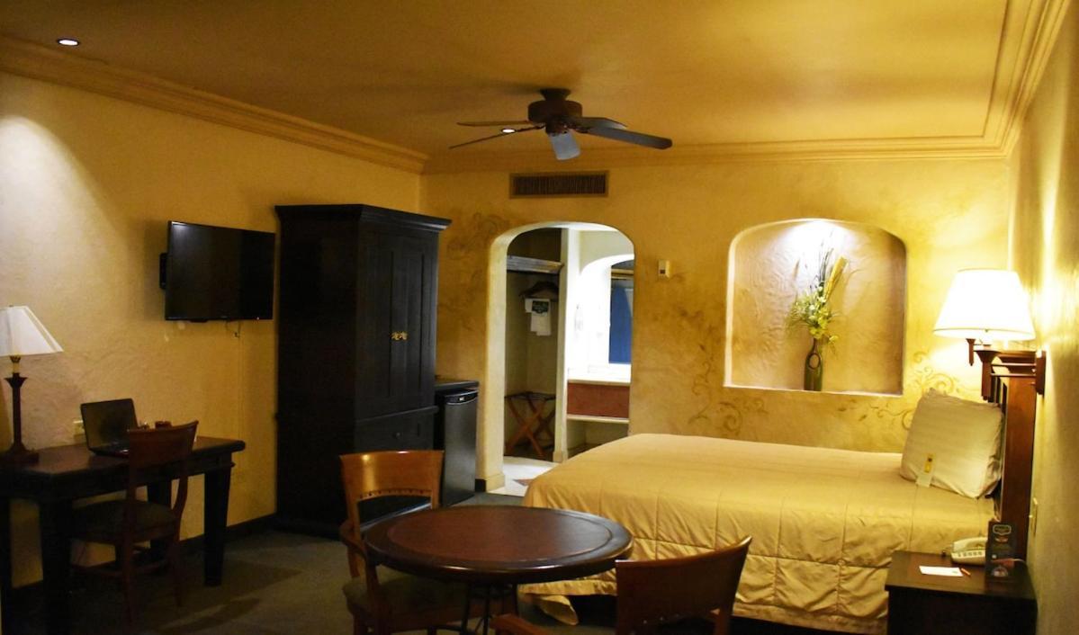 Hotel Siesta Real مكسيكالي المظهر الخارجي الصورة