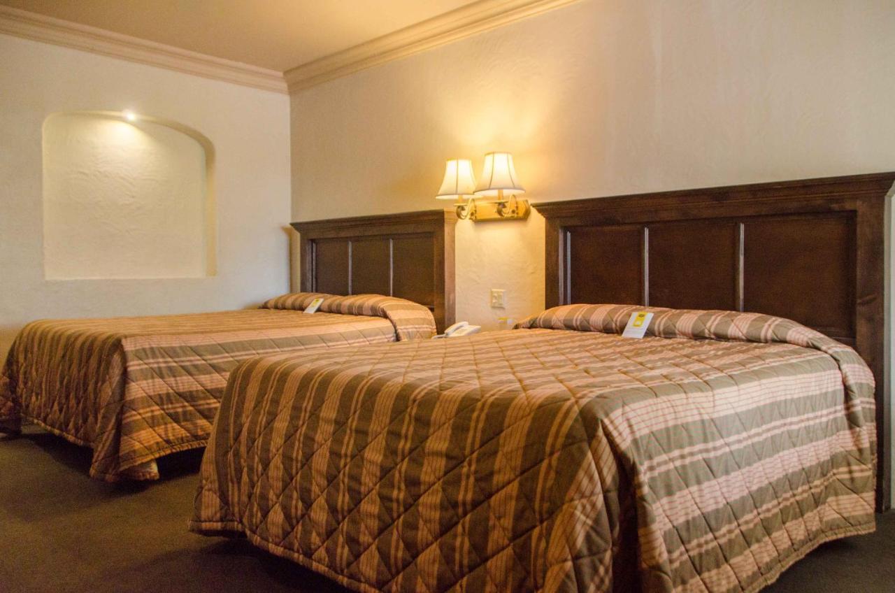 Hotel Siesta Real مكسيكالي المظهر الخارجي الصورة