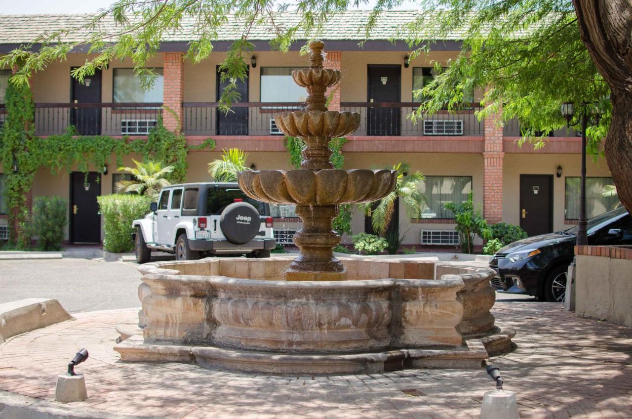 Hotel Siesta Real مكسيكالي المظهر الخارجي الصورة