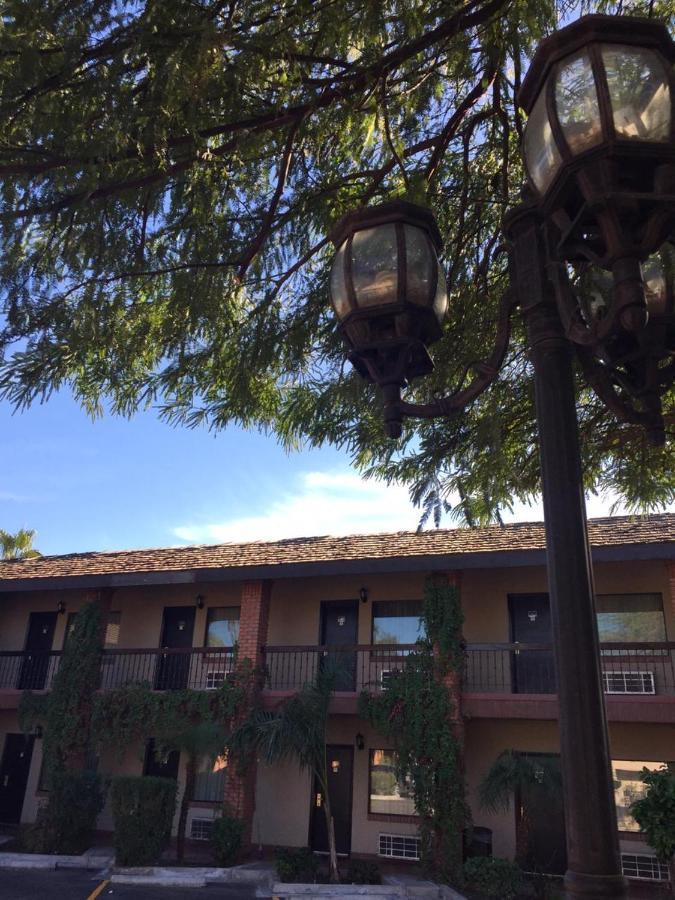 Hotel Siesta Real مكسيكالي المظهر الخارجي الصورة