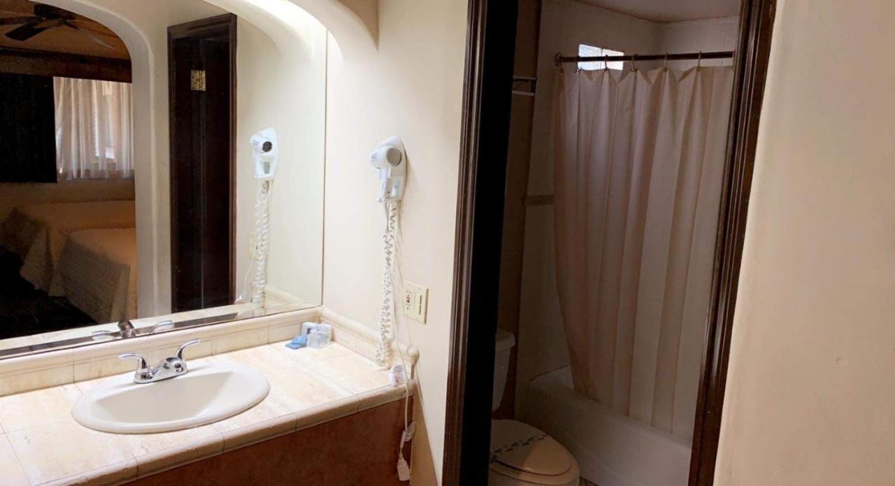Hotel Siesta Real مكسيكالي المظهر الخارجي الصورة