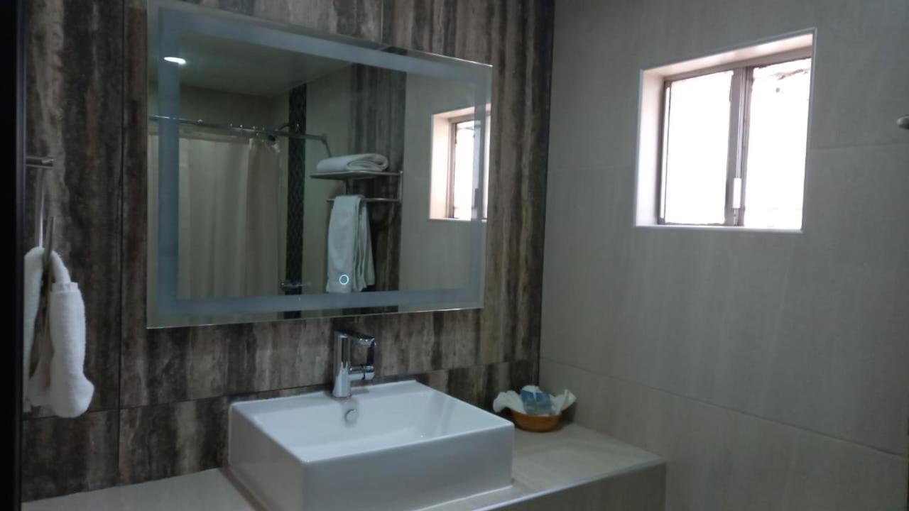 Hotel Siesta Real مكسيكالي المظهر الخارجي الصورة